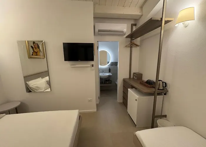 Scossicci Del Sole 住宿加早餐酒店 洛雷托